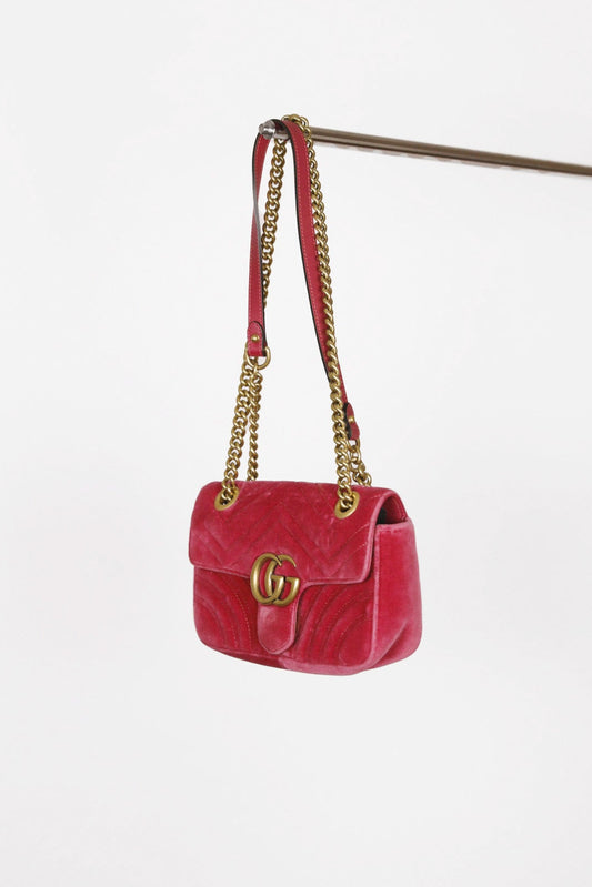 Frontalansicht der vintage Gucci Marmont in rosa.