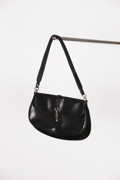 Hauptansicht der schwarz vintage Prada Baguette Bag – elegantes Statement-Piece.