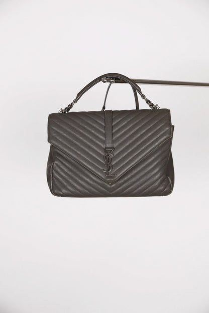 Frontalansicht der luxury secondhand Saint Laurent College Medium Bag in grau.