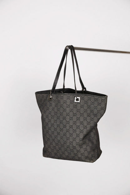 Gucci Schultertasche (grau) als Hauptfoto aus der Schultertasche-Kategorie.