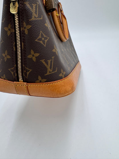 Exklusive Ansicht von Details der vintage Louis Vuitton Alma PM (Shopper).