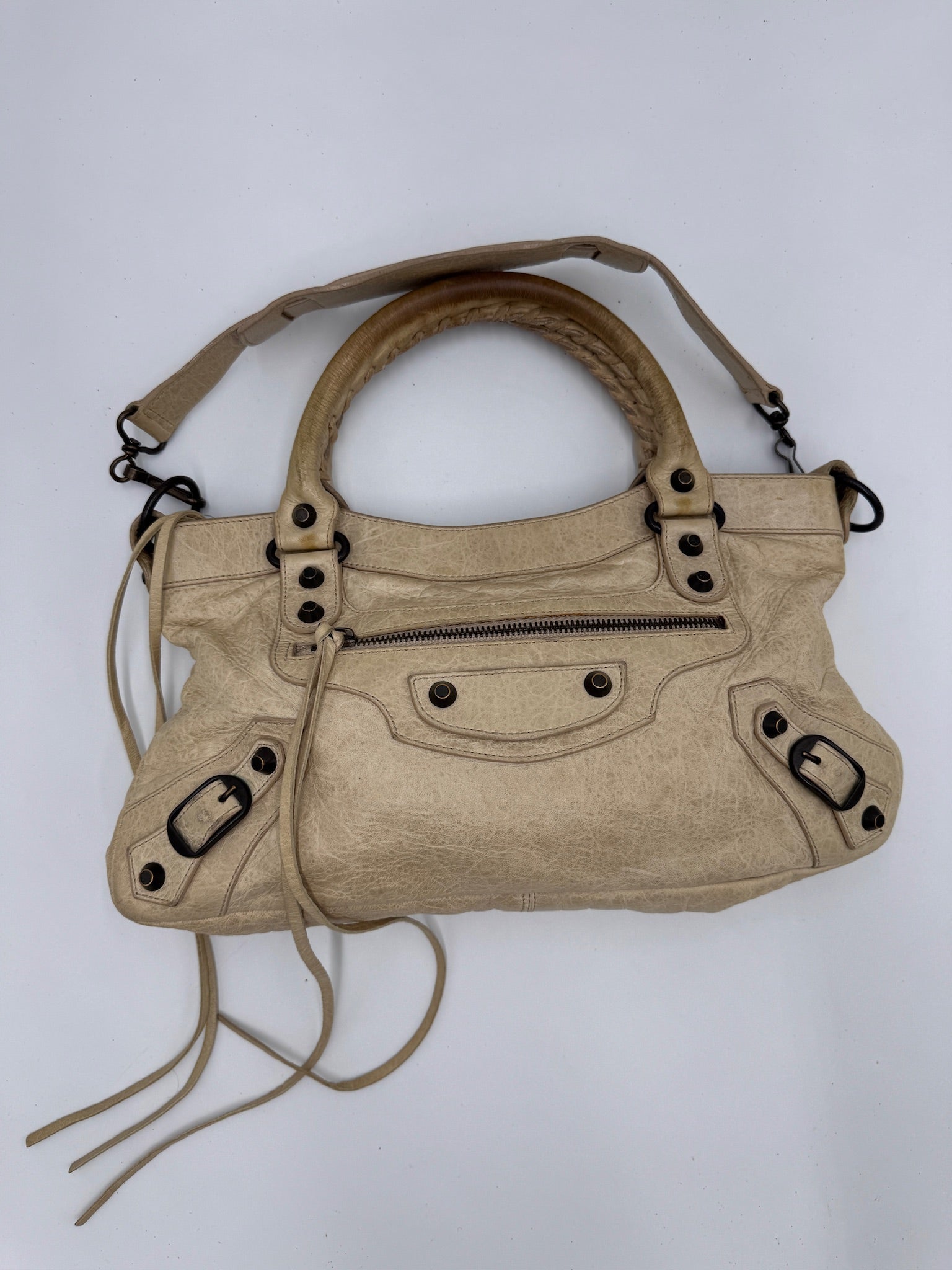 Gesamtdarstellung dieser stilvollen luxury secondhand Balenciaga First Handbag (Beige).