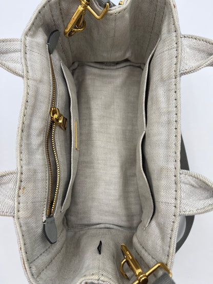 Innenansicht der pre-owned Prada Canapa in beige / creme – organisiert und stilvoll.