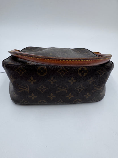 Taschenboden der pre-owned Louis Vuitton Looping – robuste Basis in monogram.