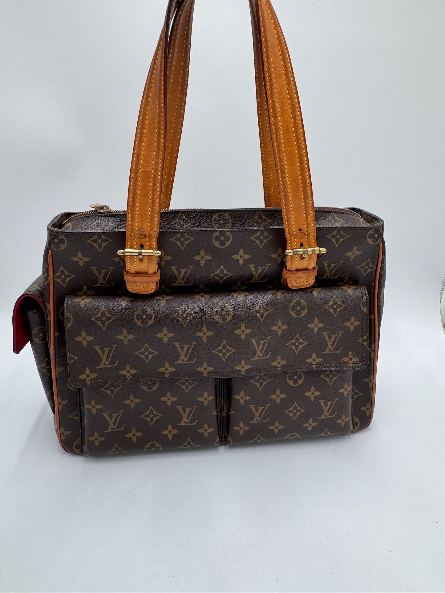 Komplette Ansicht der preloved Louis Vuitton Multiplicity Cote PVC – luxuriöse Schultertasche-Tasche in Monogram.