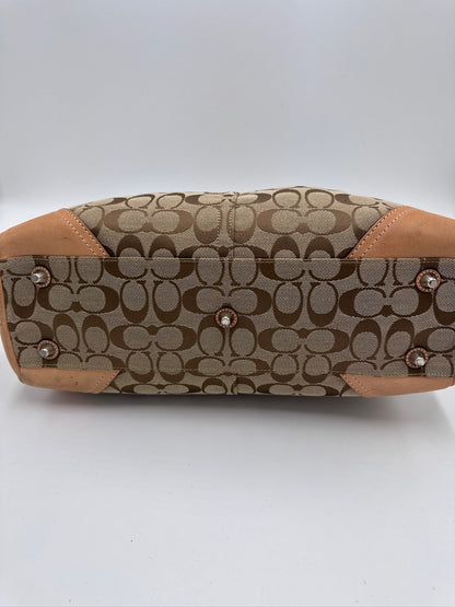 Bodenansicht der Gelb Coach Shoulder Bag, Schultertasche-Design.