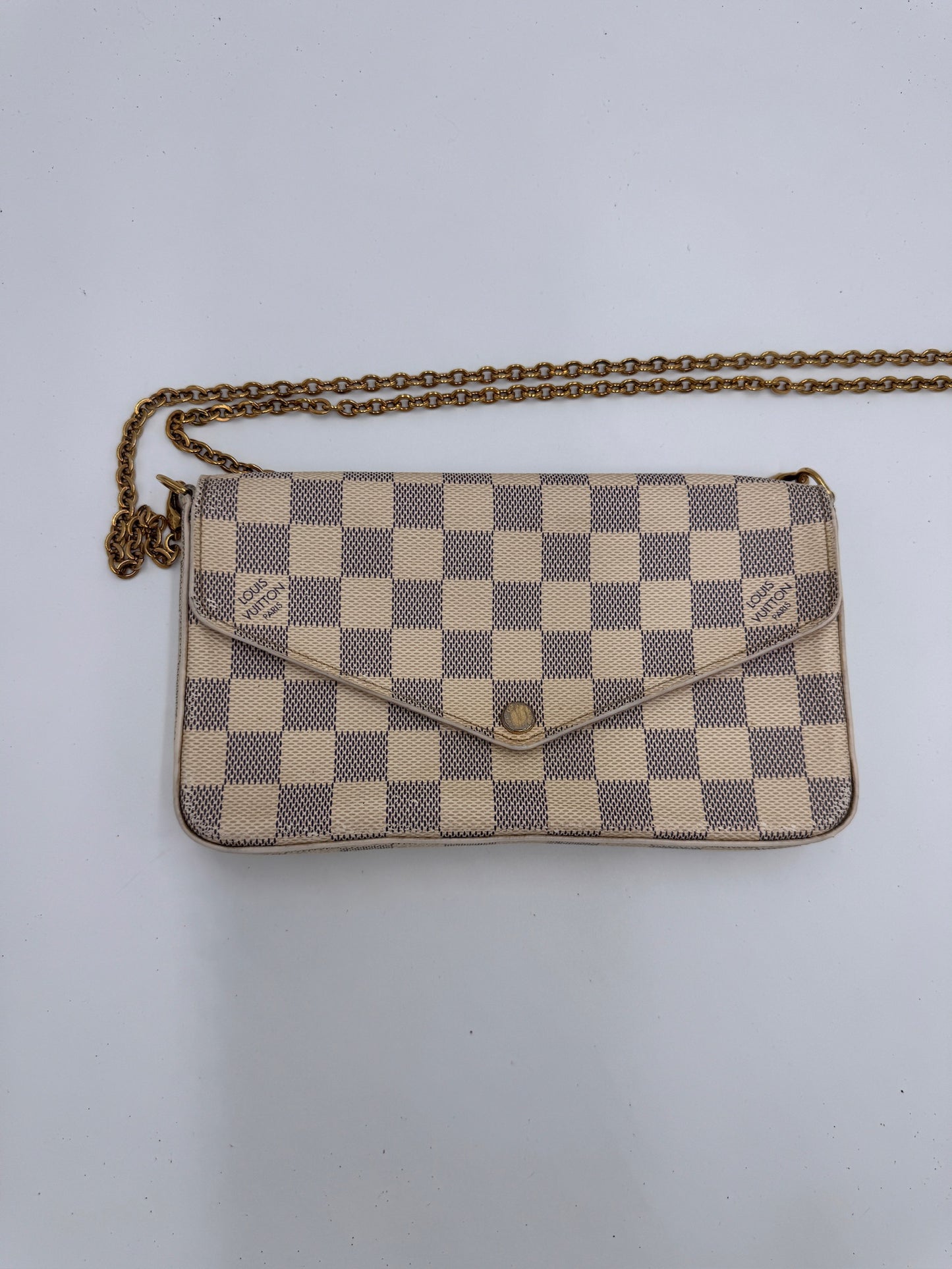 Gesamtansicht der Grau vintage Louis Vuitton Felicite in Größe Klein.