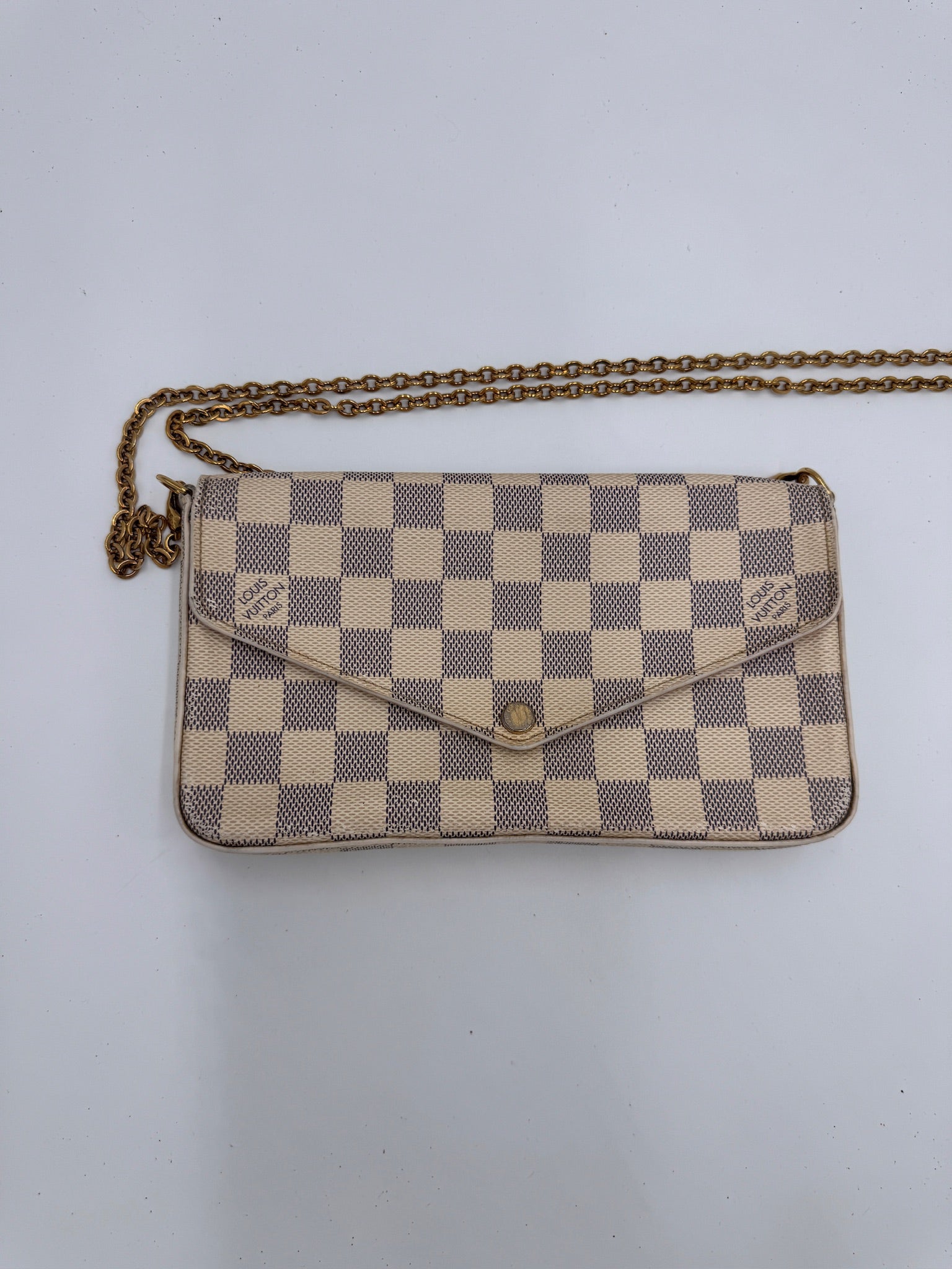 Gesamtansicht der Grau vintage Louis Vuitton Felicite in Größe Klein.
