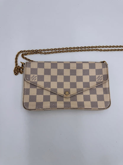 Gesamtansicht der Grau vintage Louis Vuitton Felicite in Größe Klein.
