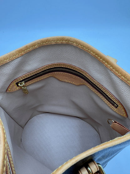 Innenansicht der secondhand Louis Vuitton Alma PM in Monogram – organisiert und stilvoll.