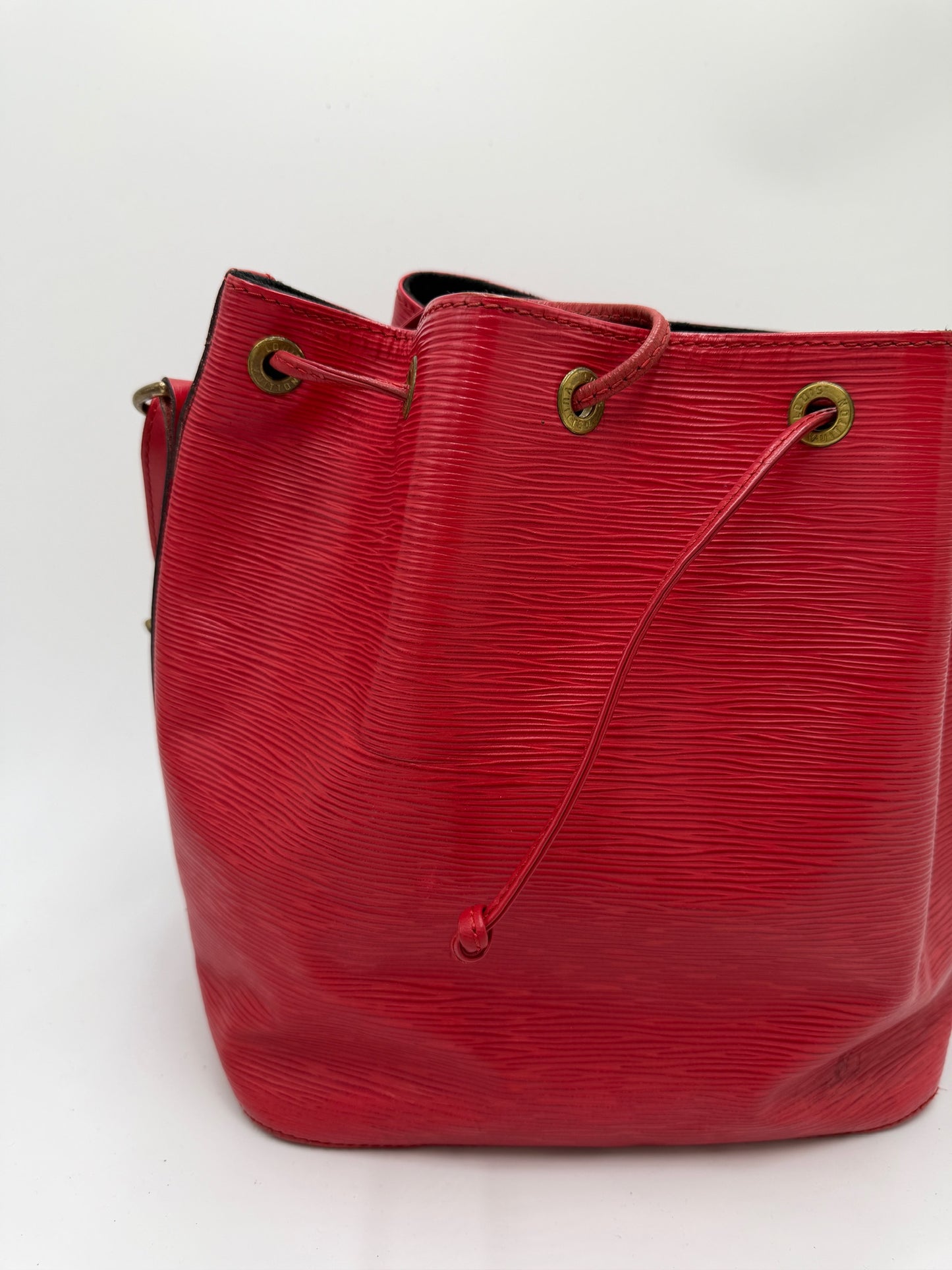 Louis Vuitton Petite Noè rot