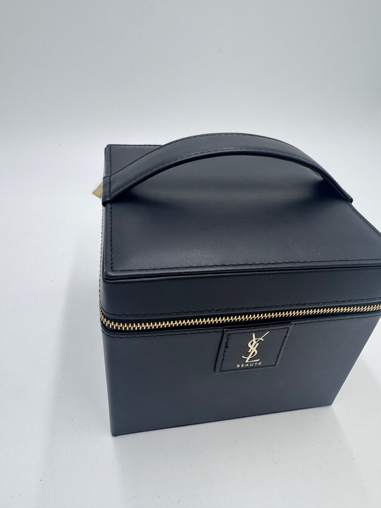 Yves Saint Laurent Necessaire