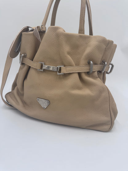 Seitenansicht der Maison Mollerus Shopper in beige / creme – charaktervolle preloved Tasche.