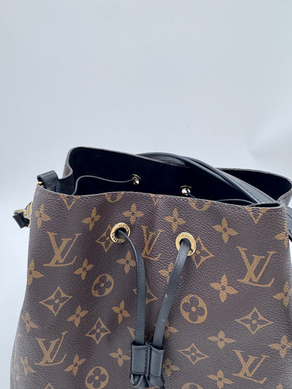 Metallelemente der Louis Vuitton NeoNoe (monogram), hochwertig verarbeitet.
