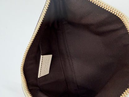 Gucci Pochette mit Gucci Anhänger