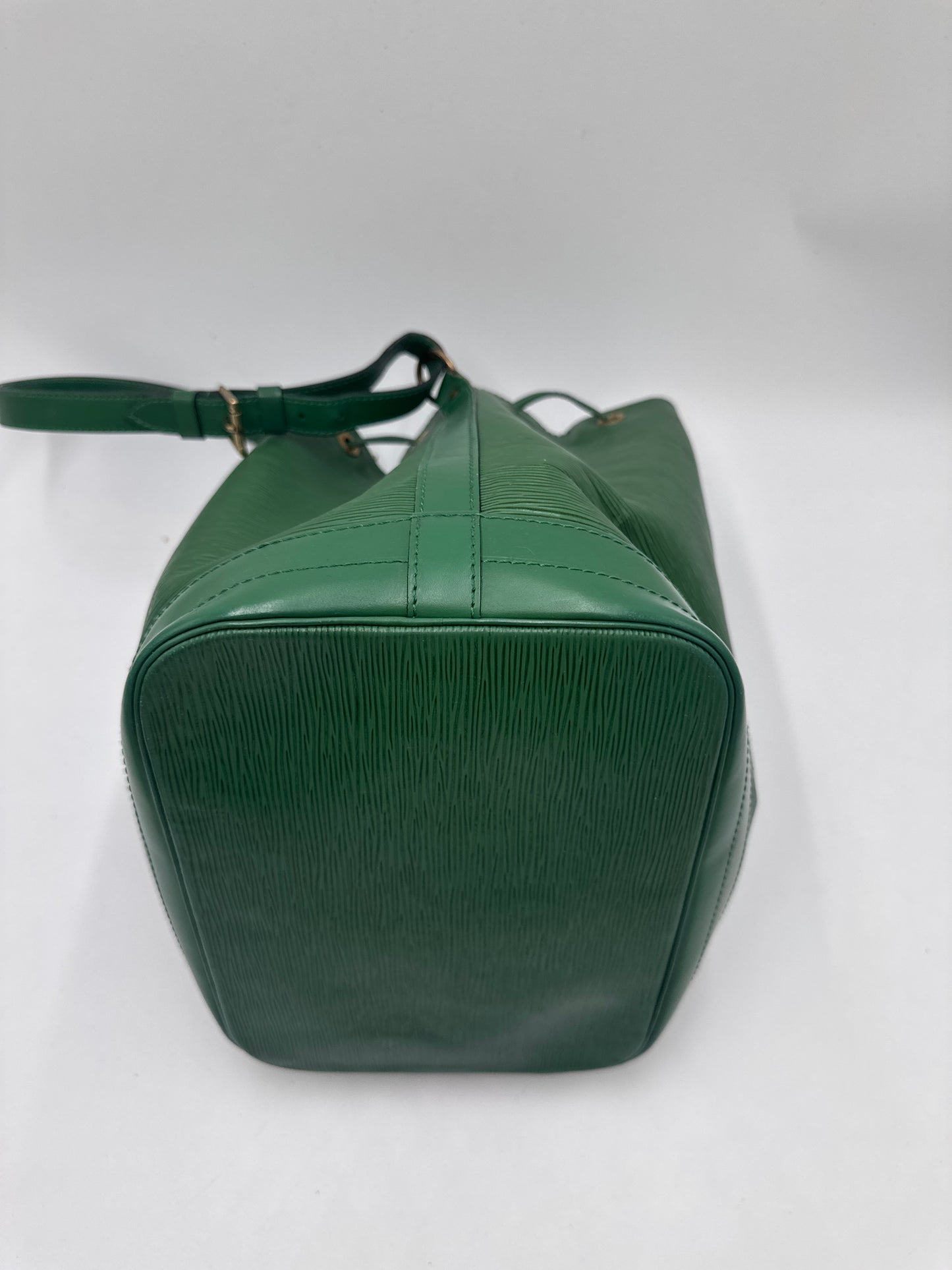 Louis Vuitton Noe Grande in grün