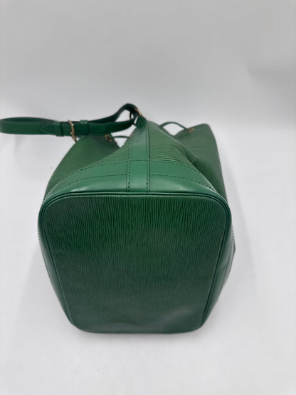 Louis Vuitton Noe Grande in grün