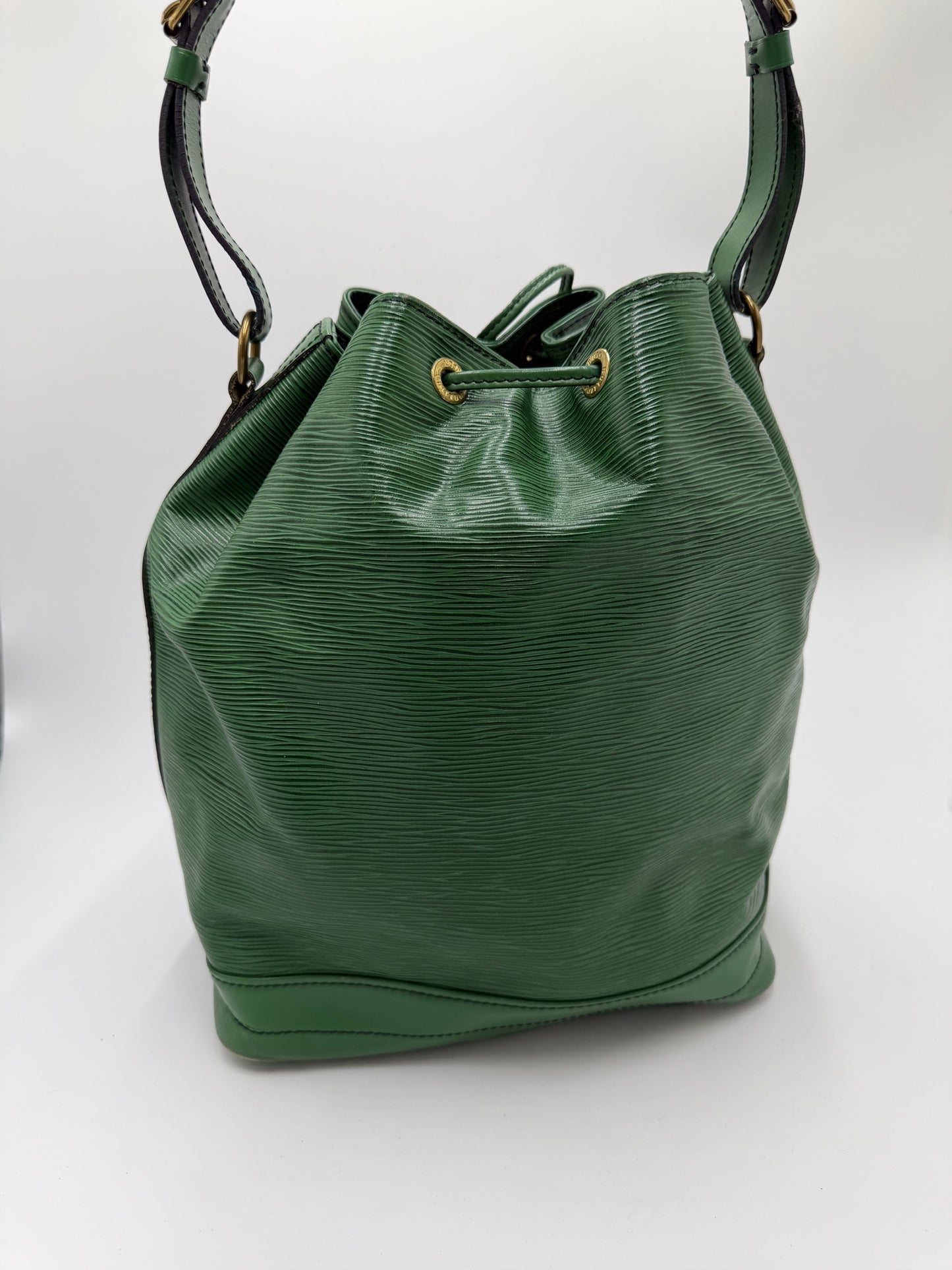 Louis Vuitton Grande Noè Grün