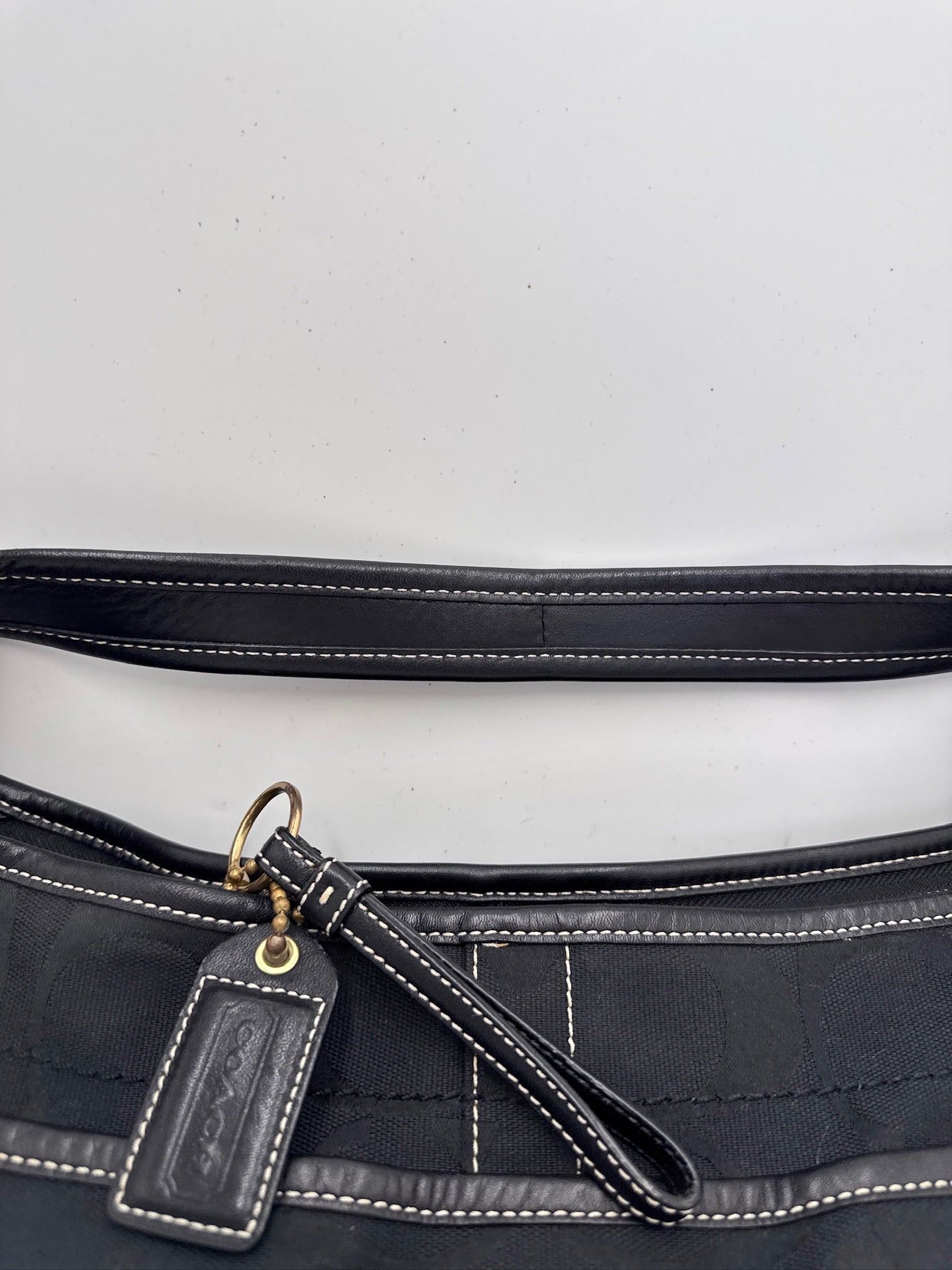 Exklusive Ansicht von Details der preloved Coach Shoulder Bag (Schultertasche).