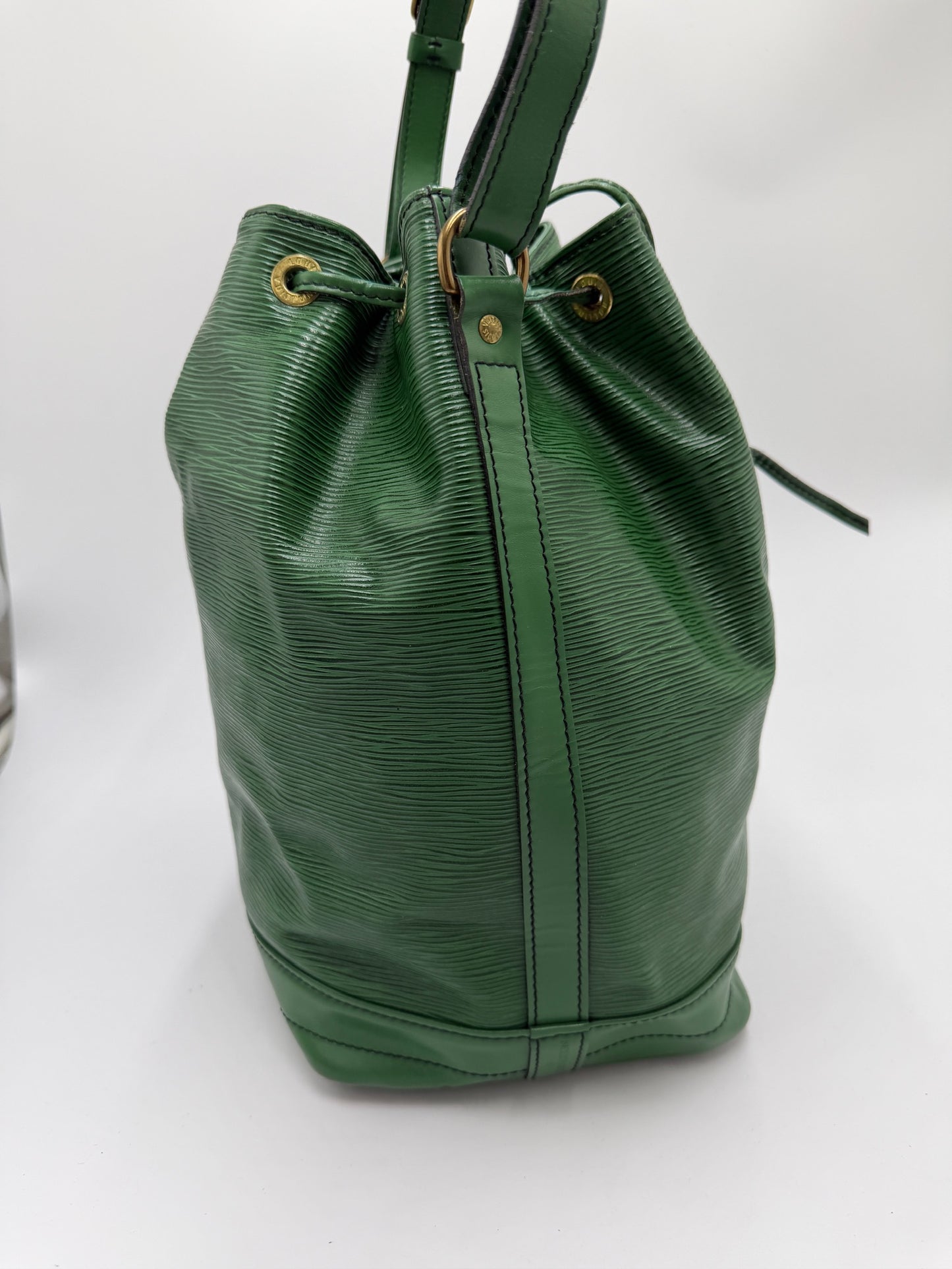 Louis Vuitton Grande Noè Grün