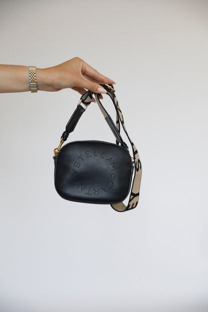 Hauptansicht der schwarz pre-owned Stella McCartney Crossbody – elegantes Statement-Piece.