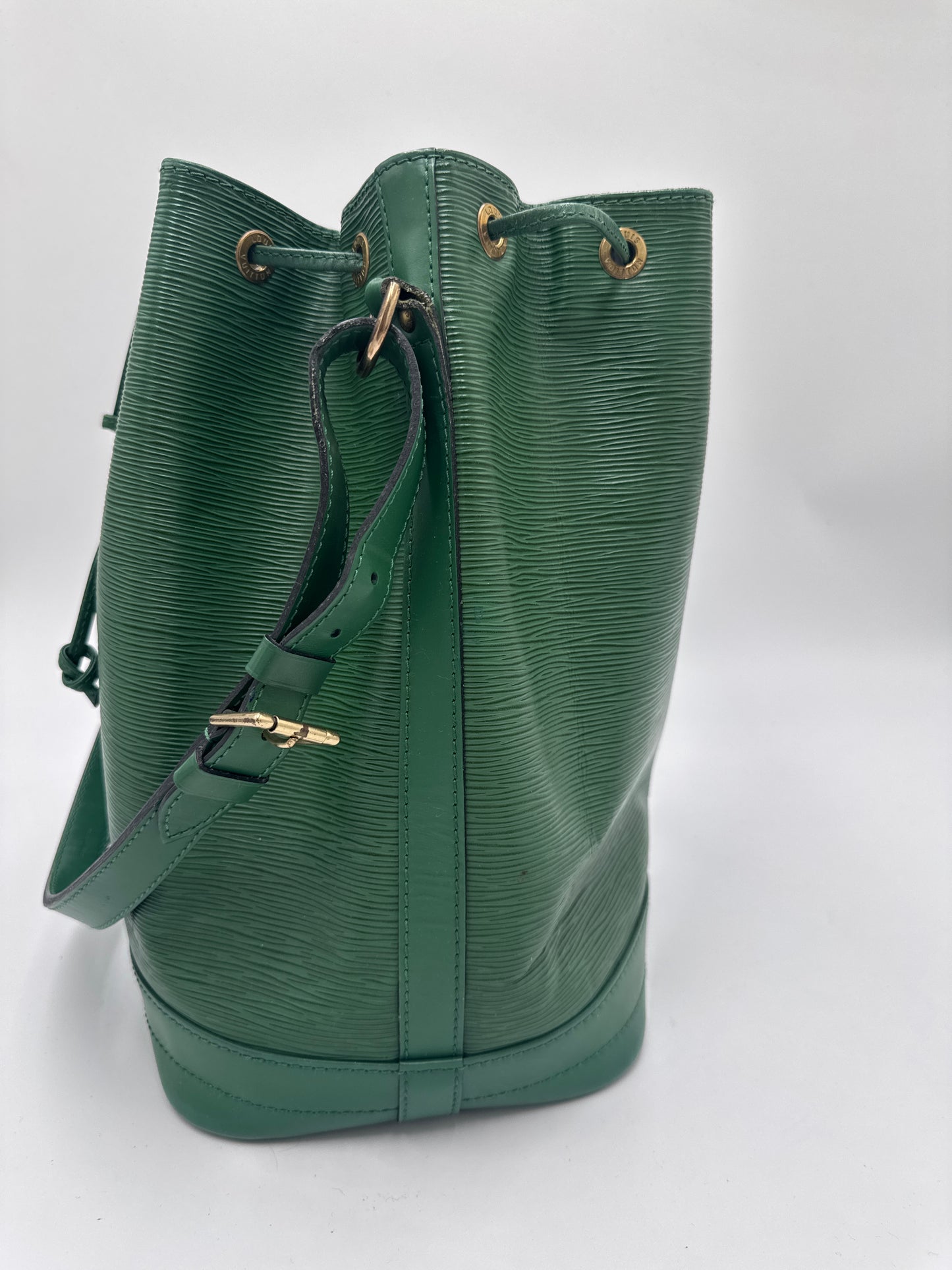 Louis Vuitton Noe Grande in grün