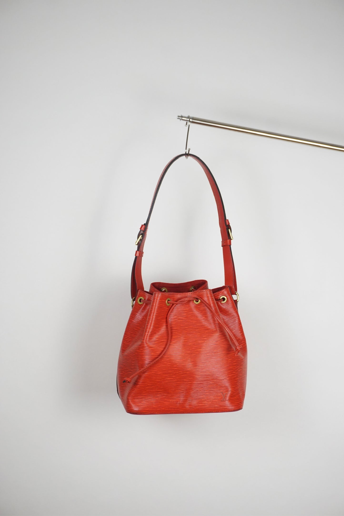 Louis Vuitton Petite Noè rot