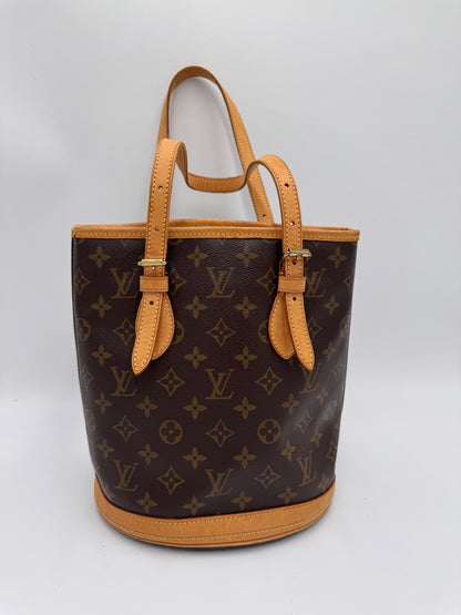 Rückseite der Monogram luxury secondhand Louis Vuitton Alma PM – klassisch & zeitlos.