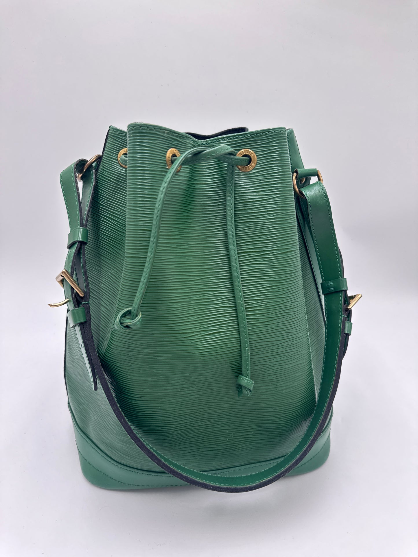 Louis Vuitton Noe Grande in grün