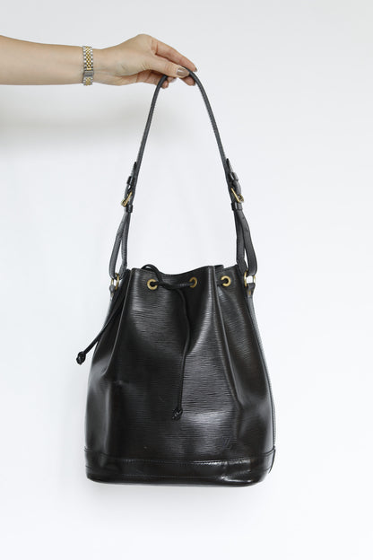 Louis Vuitton Grande Noe (schwarz) als Hauptfoto aus der Beuteltasche-Kategorie.