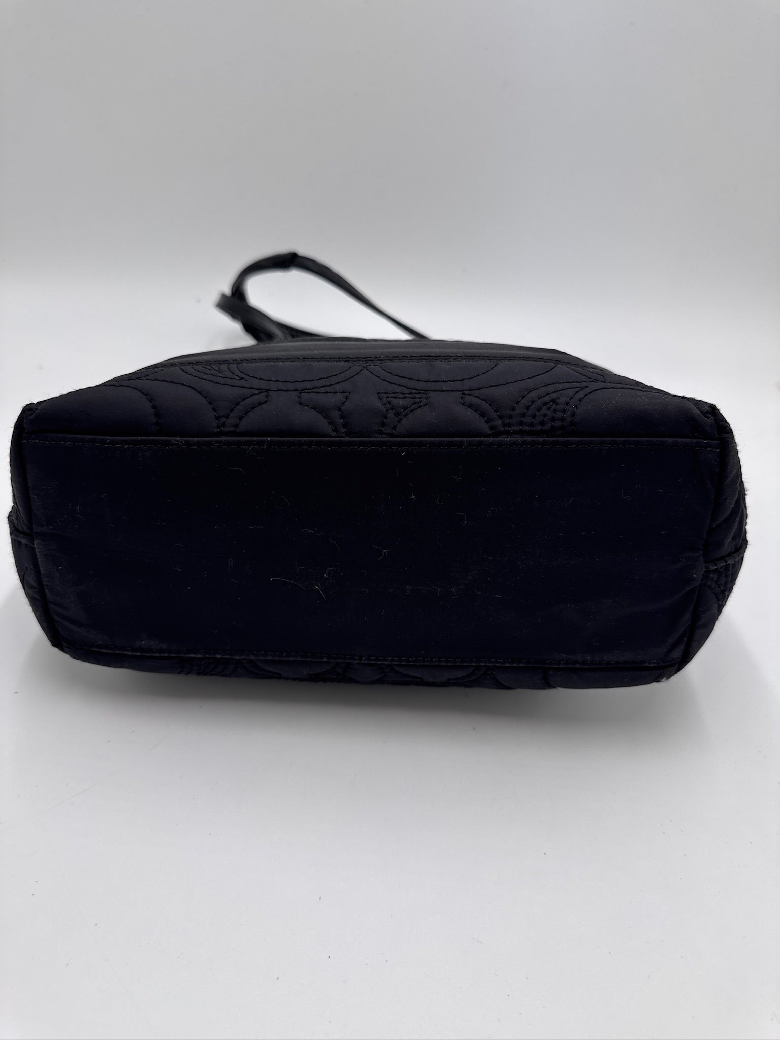 Taschenboden der pre-owned Coach Schultertasche – robuste Basis in Schwarz.