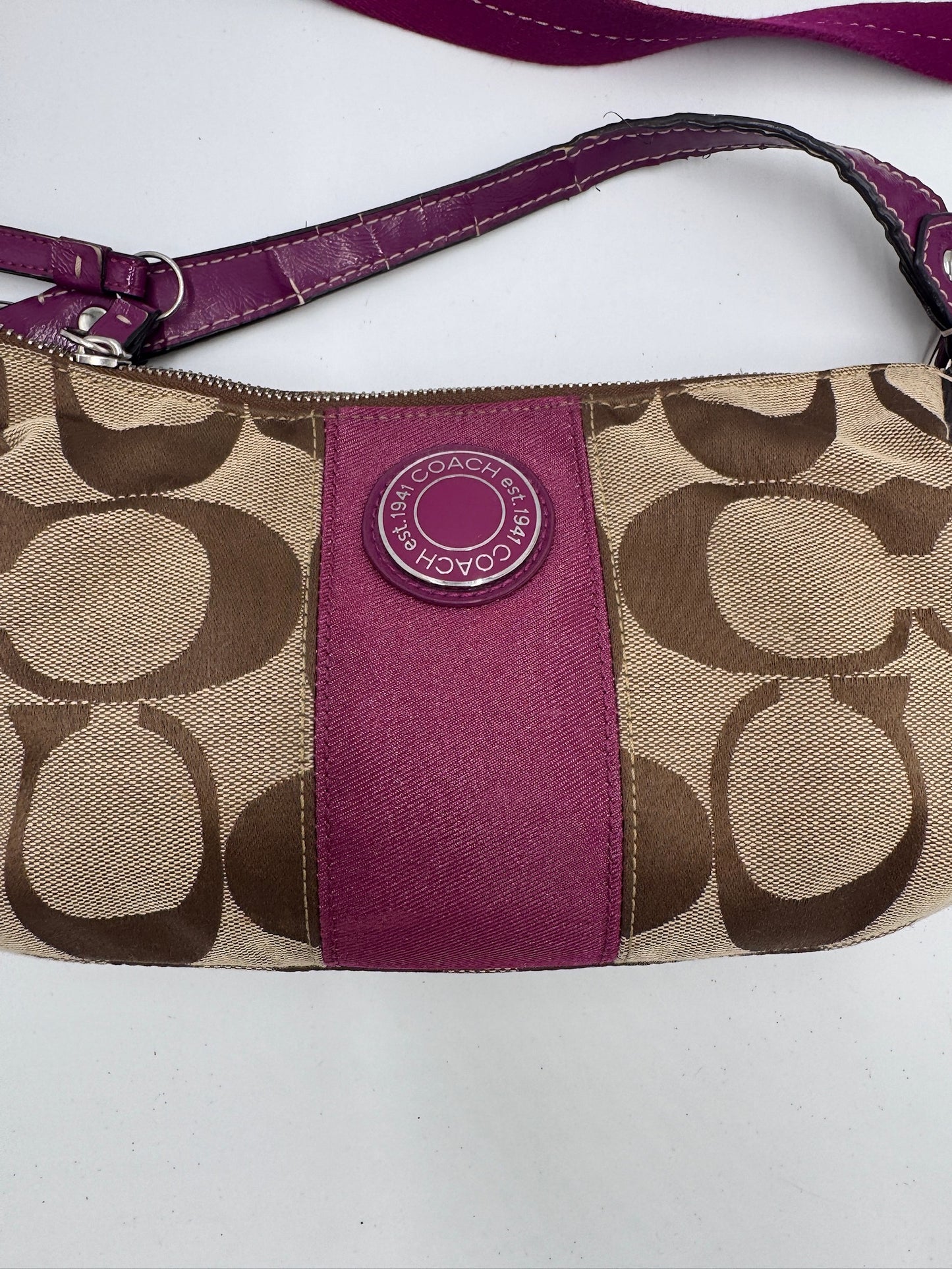 Taschenboden der vintage Coach Shoulder Bag – robuste Basis in Rosa.