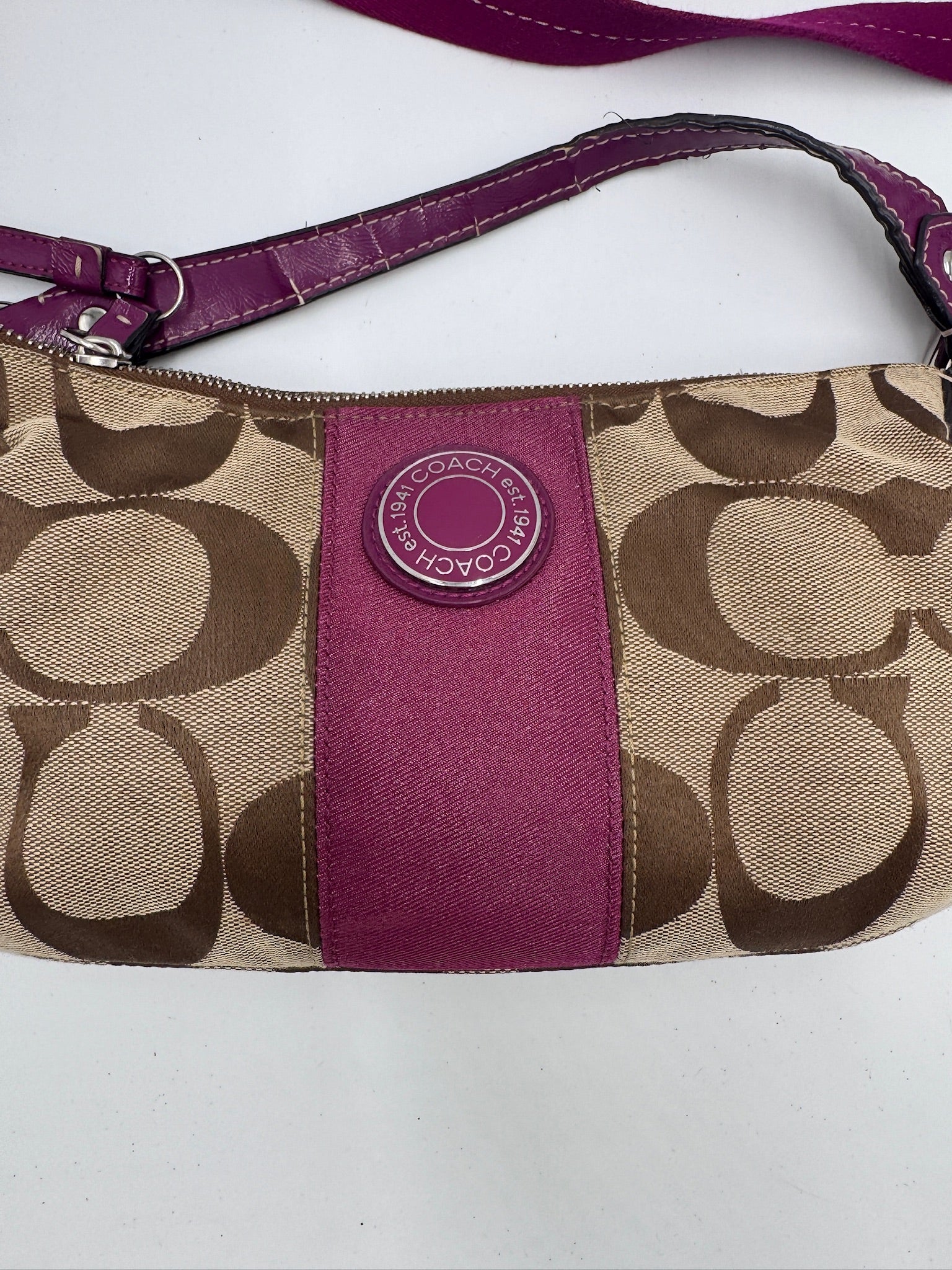 Taschenboden der vintage Coach Shoulder Bag – robuste Basis in Rosa.