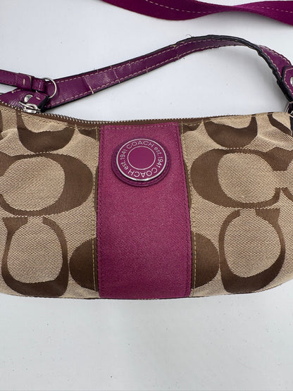 Taschenboden der vintage Coach Shoulder Bag – robuste Basis in Rosa.
