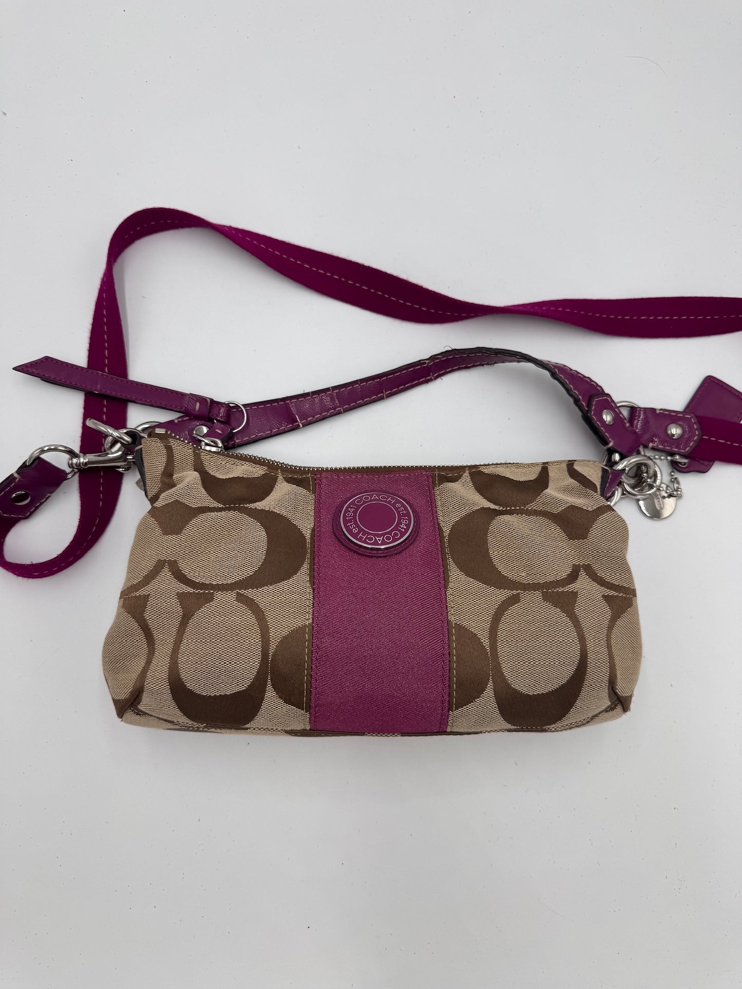 Gesamtdarstellung dieser stilvollen luxury secondhand Coach Shoulder Bag (Rosa).