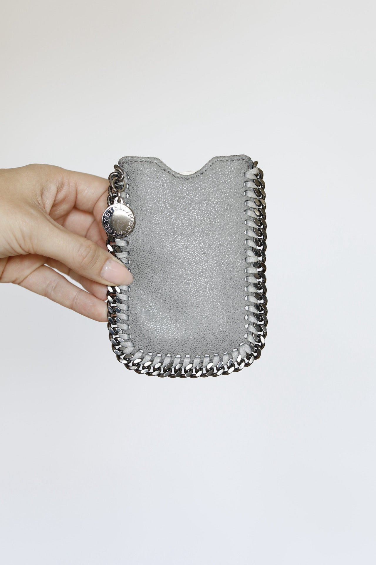 Gesamtansicht der grau preloved Stella McCartney Phone / Cardholder in Größe Mini.