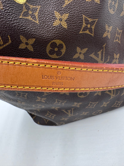 Detailaufnahme des Henkels der preloved Louis Vuitton Petite Noe (monogram).
