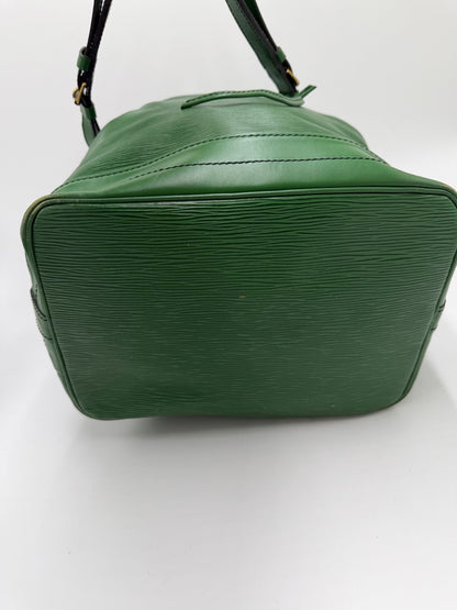 Louis Vuitton Grande Noè Grün