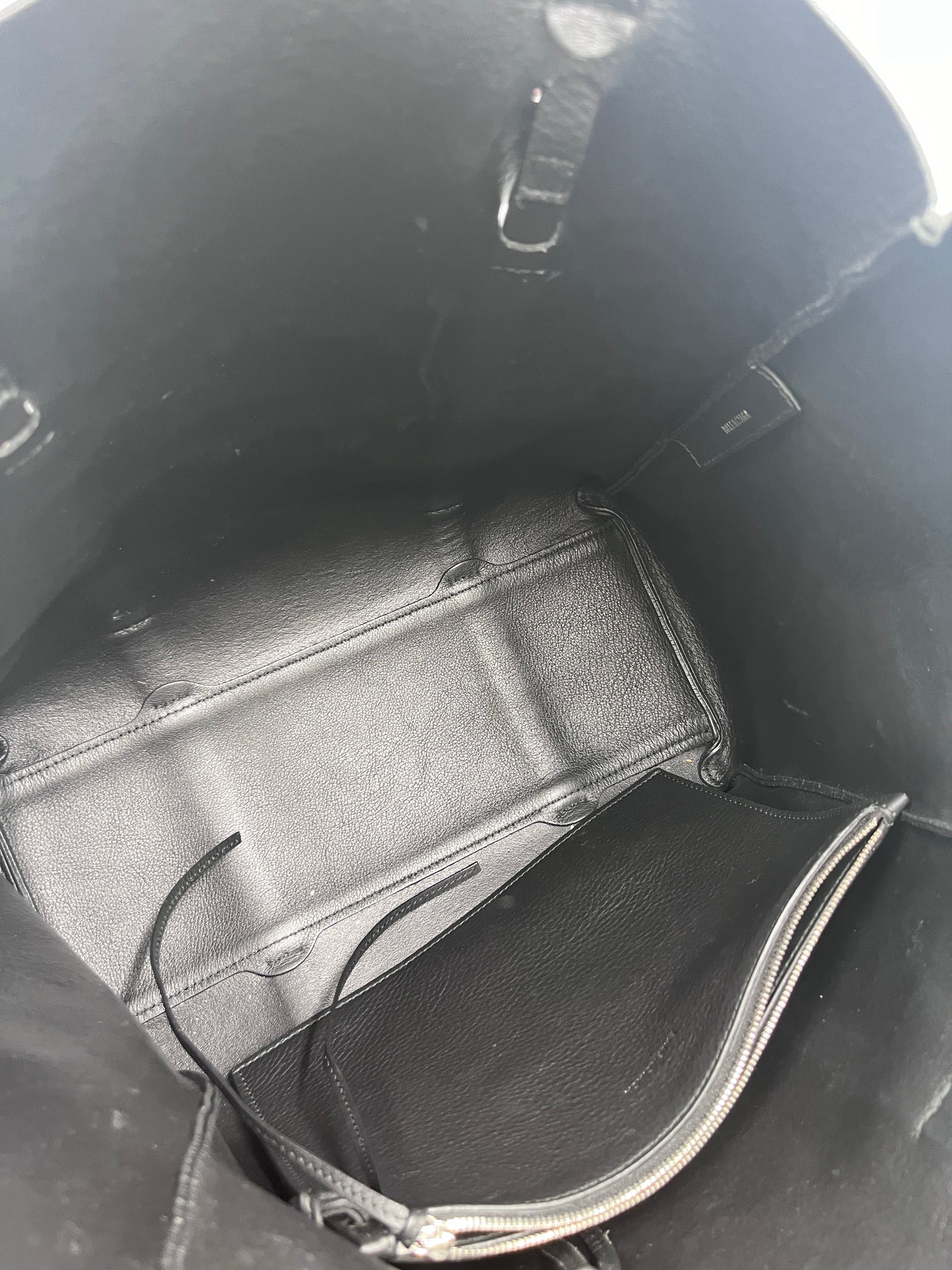 Innenansicht des Balenciaga Shopper in schwarz