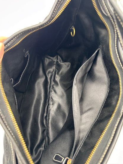 Innenraum dieser luxuriösen Coach Shoulder Bag – Secondhand-Stil mit Klasse.
