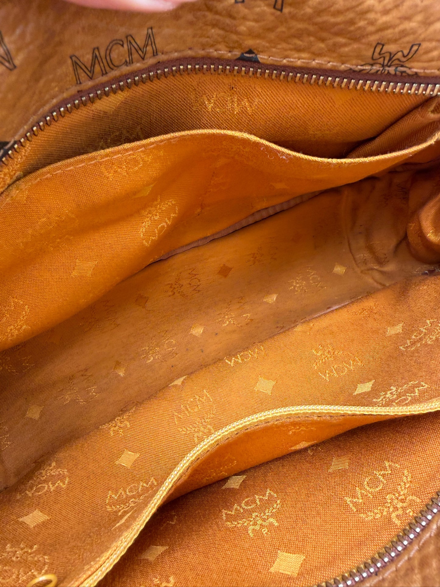 MCM Schultertasche 1