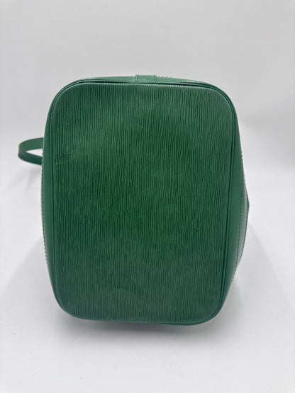 Louis Vuitton Noe Grande in grün