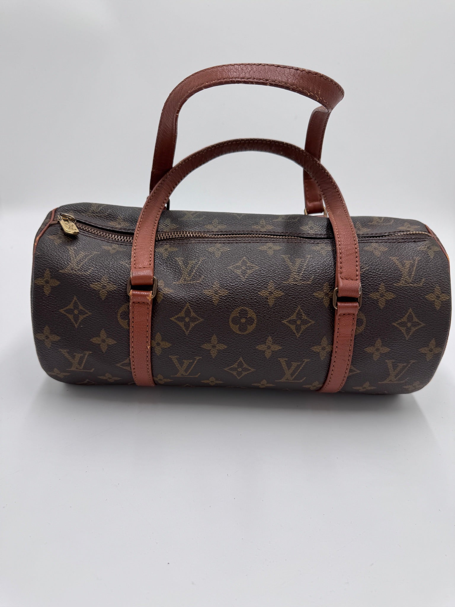 Gesamtansicht der Monogram luxury secondhand Louis Vuitton Papillon 30 in Größe Medium.