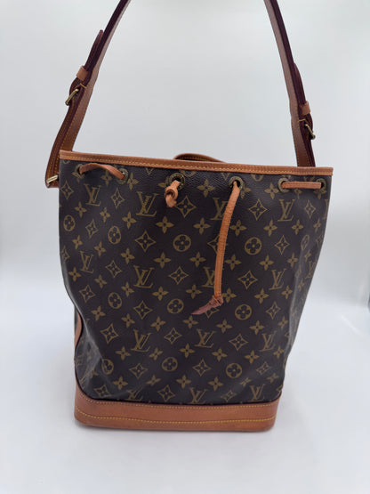 Gesamtdarstellung dieser stilvollen luxury secondhand Louis Vuitton Noe Grande (monogram).