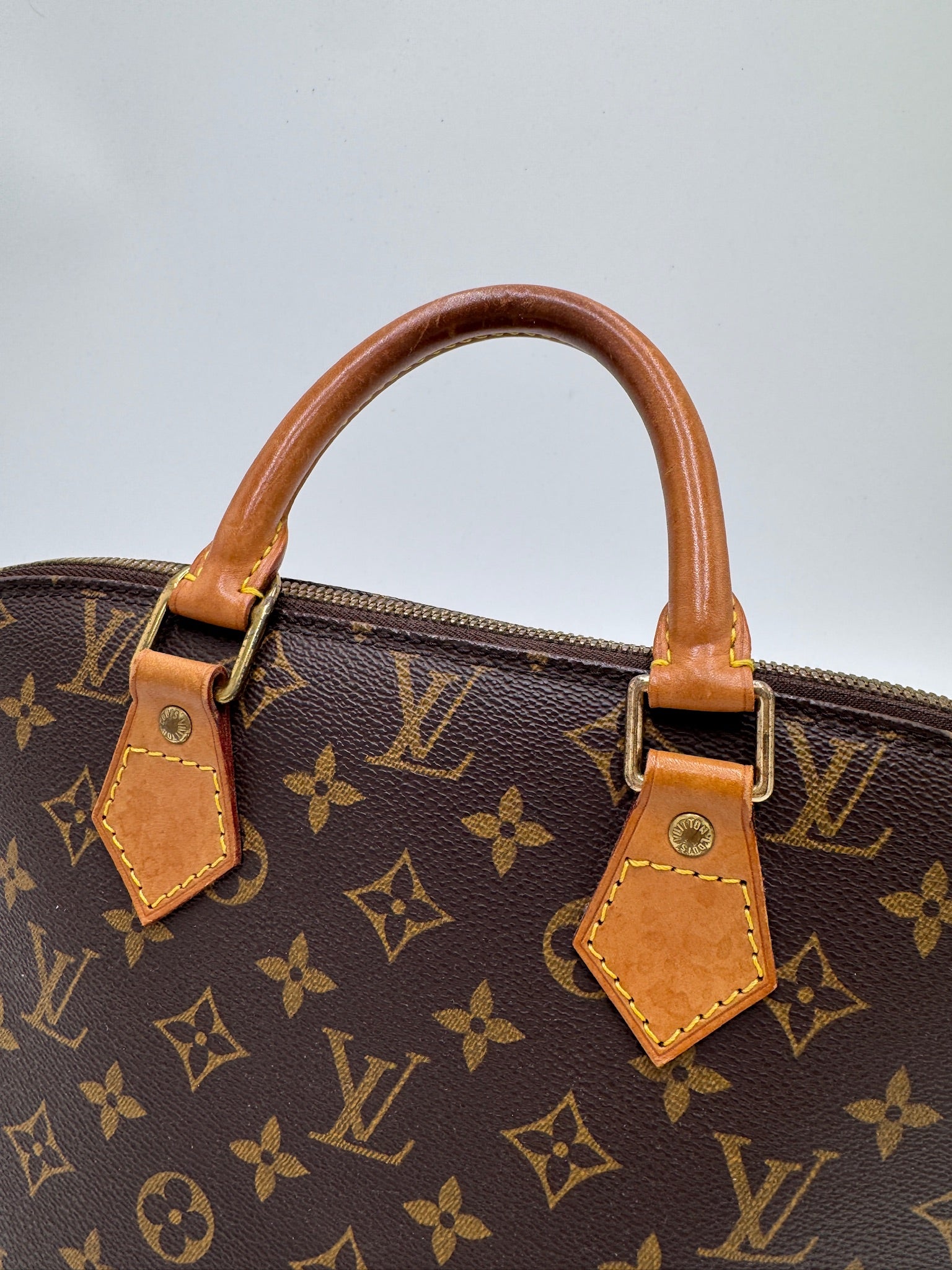 Henkel der vintage Louis Vuitton Alma PM – Monogram, bequem und hochwertig.