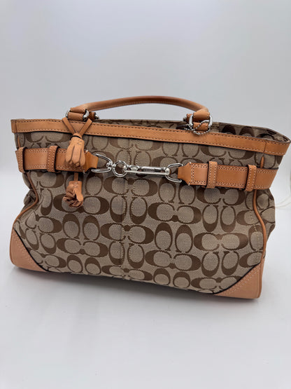 Komplette Ansicht der secondhand Coach Shoulder Bag – luxuriöse Schultertasche-Tasche in Gelb.