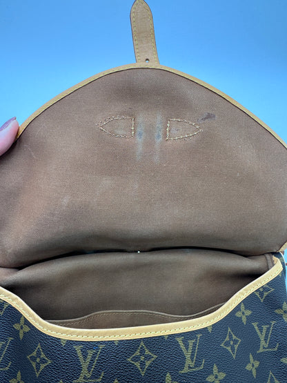 Deckel innen der vintage Louis Vuitton Saumur 30 in monogram – organisiert und stilvoll.