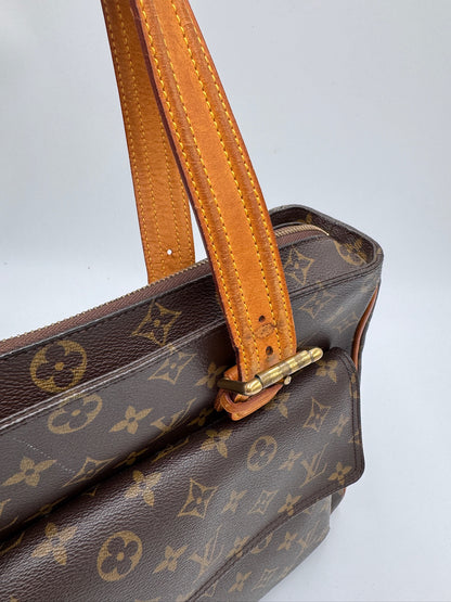 Detailaufnahme des Henkels der vintage Louis Vuitton Multiplicity Cote PVC (Monogram).
