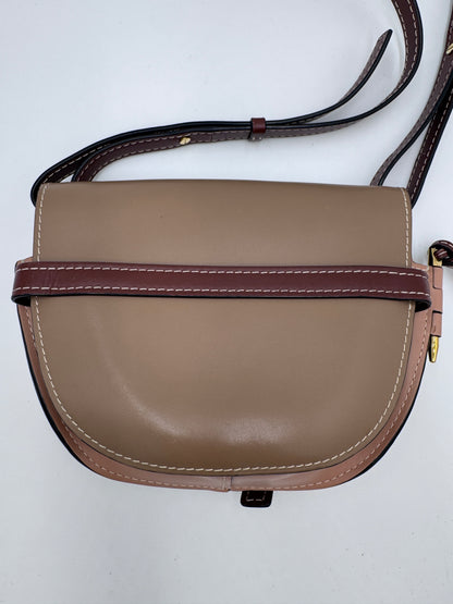 Rückseite dieser stilvollen vintage Loewe Gate Bag (braun).