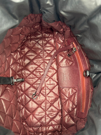 Innenansicht der luxury secondhand Chanel Puffer Series Nylon in Schwarz – organisiert und stilvoll.